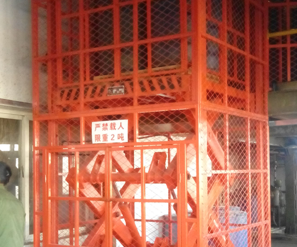 導(dǎo)軌式升降貨梯